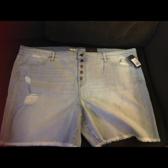 Mossimo Supply Co. Denim - mossimo boyfriend distressed shorts 24w New